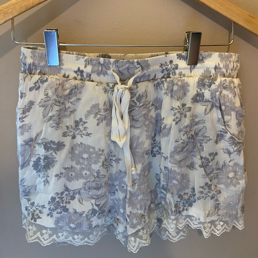 White Floral & Lace Soft Shorts 🤍
